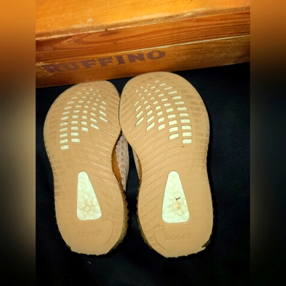 Kids Addidas Boost  Tan Shoes - Picture 7 of 7